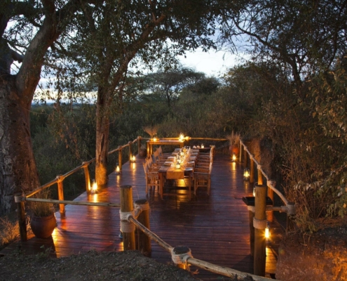 Olivers Camp Tansania am Abend